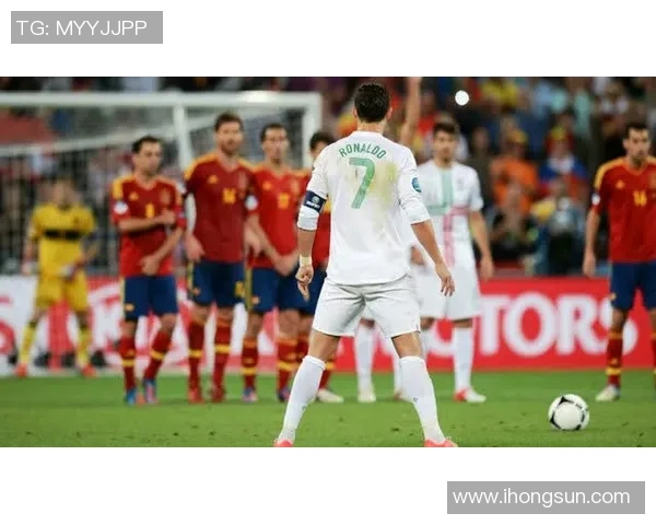 梅西、C罗等足球巨星如何巧妙踢出弧线球的技巧与秘诀解析 梅西、C罗等足球巨星如何巧妙踢出弧线球的技巧与秘诀解析