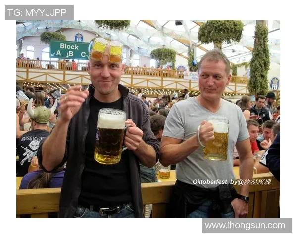 慕尼黑啤酒节足球球星聚集庆祝盛事 展现魅力与激情 慕尼黑啤酒节足球球星聚集庆祝盛事 展现魅力与激情